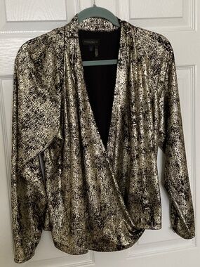 DONNA KARAN Lovely black & gold long sleeve top.  SIZE LARGE.  MAKE A STATEMENT!